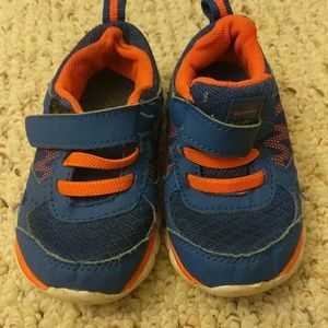 Toddler tennis shoes